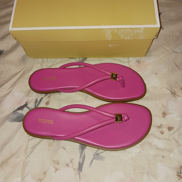 Michael Kors Annie Thong Sandals - Picture 3 of 14